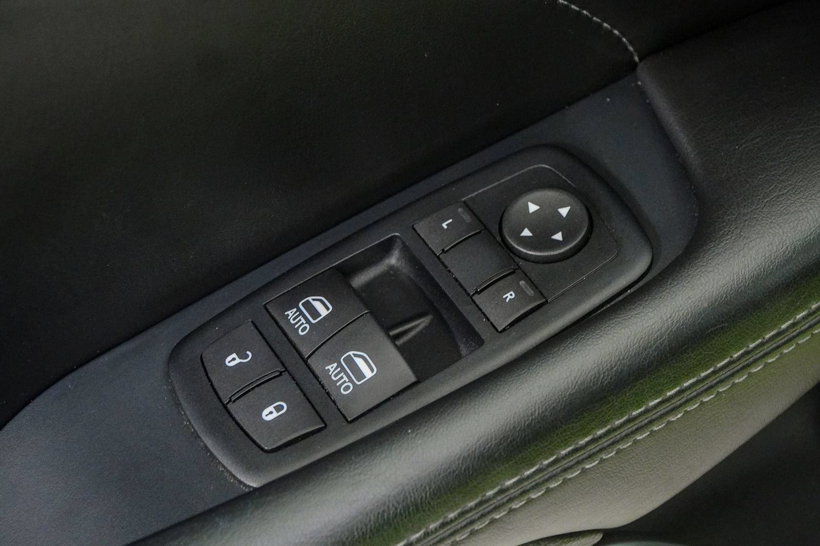 Used 2015 Dodge Challenger R/T Plus RWD image 19