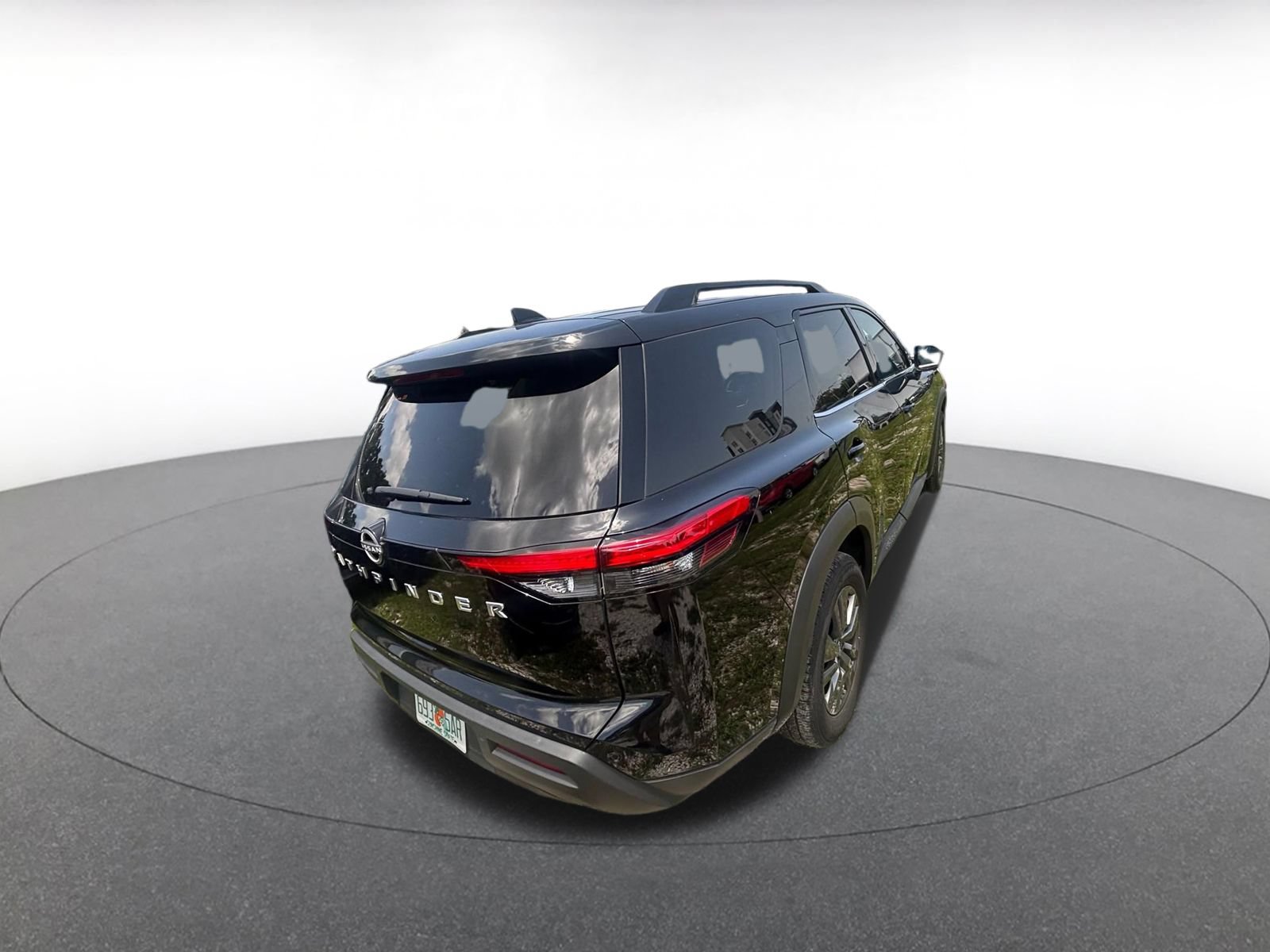 Used 2025 Nissan Pathfinder SV FWD image 8