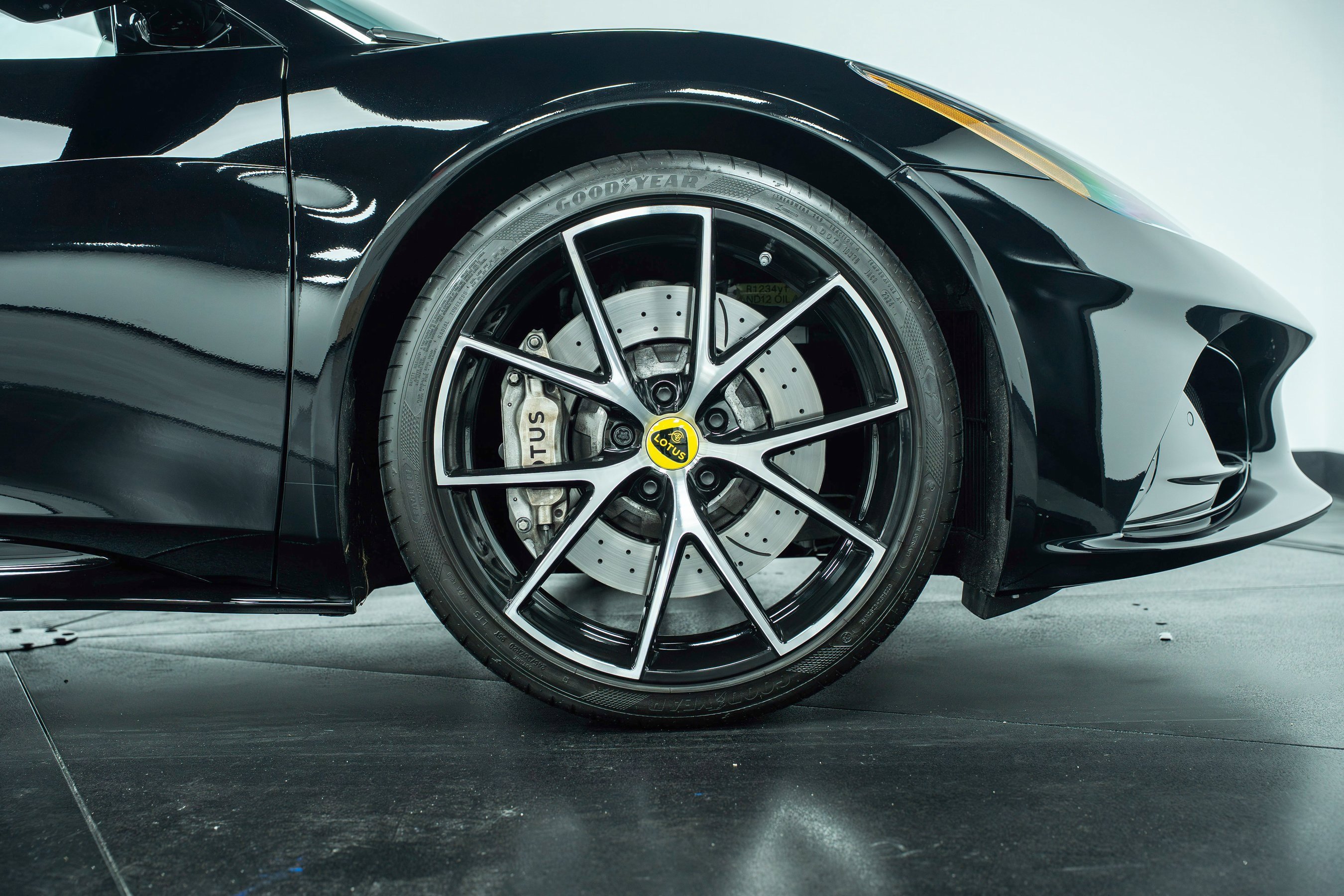 New 2025 Lotus Emira image 6