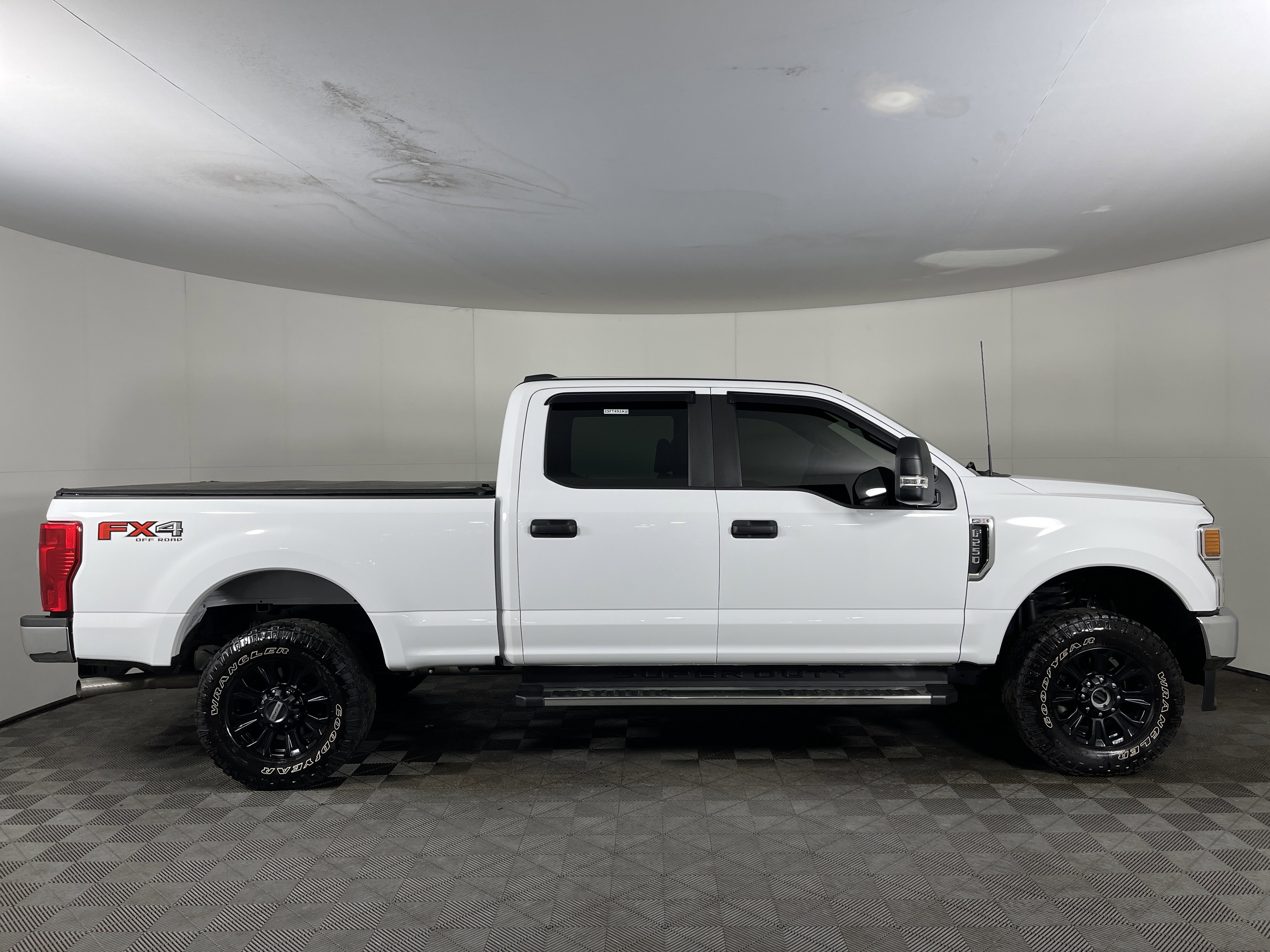 Used 2022 Ford F250 XL w/ STX Appearance Package image 5