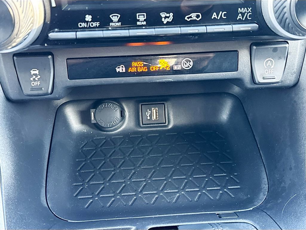 Used 2024 Toyota RAV4 LE image 20