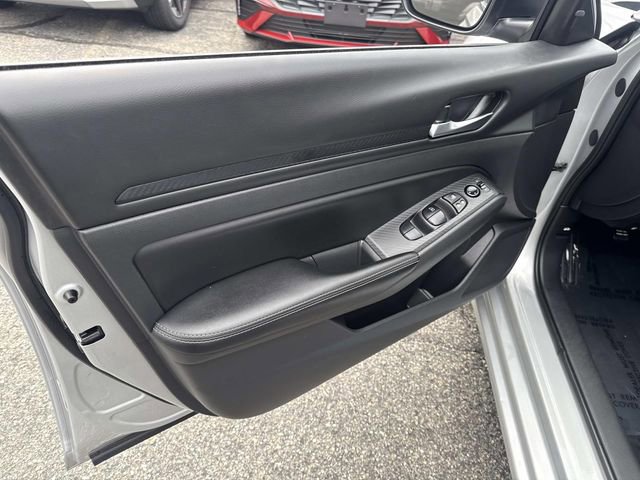 Used 2024 Nissan Altima 2.5 SV image 19