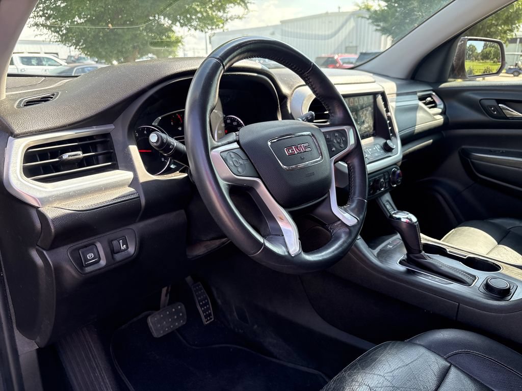 Used 2018 GMC Acadia SLT FWD image 10