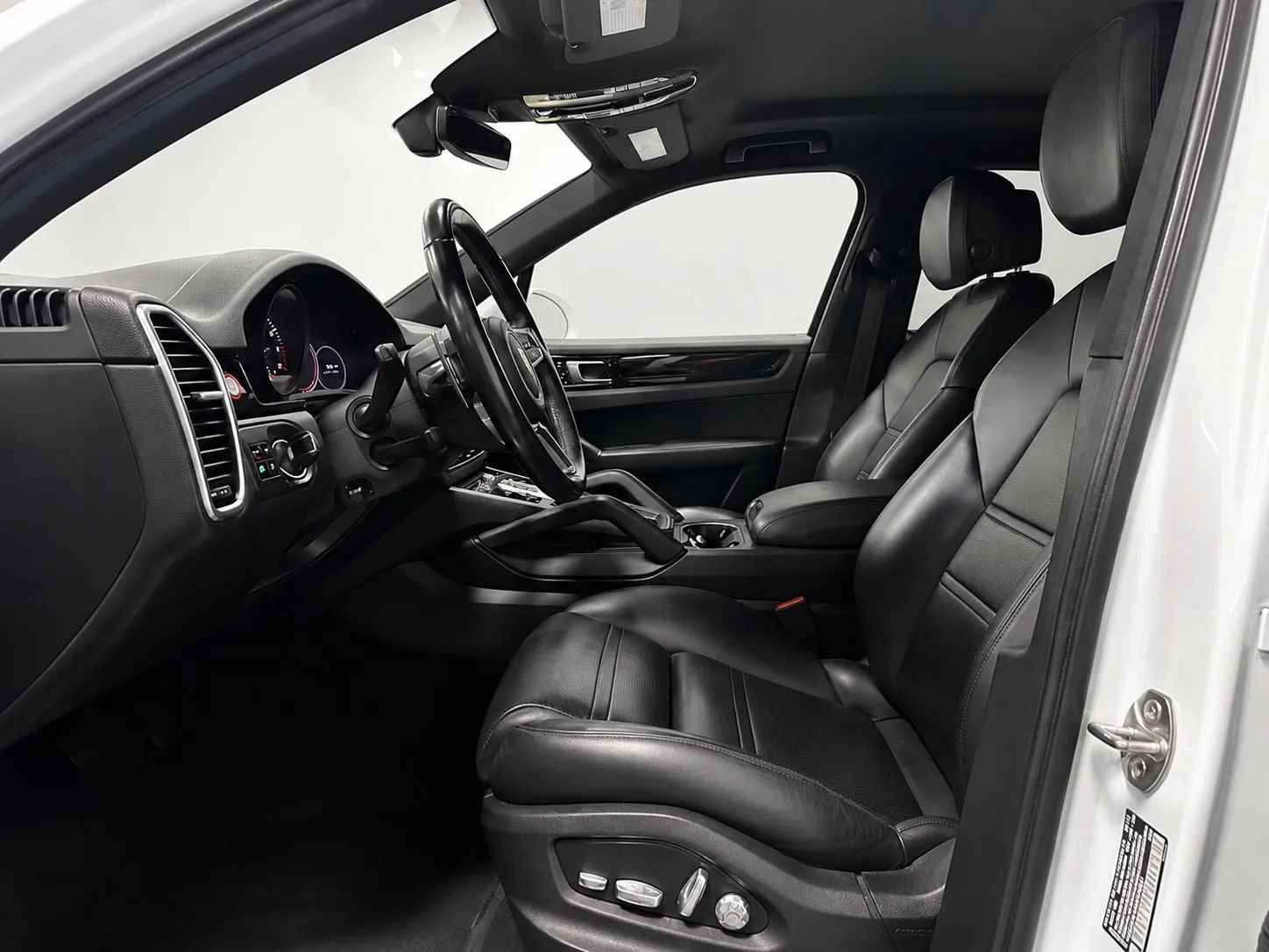 Used 2019 Porsche Cayenne S AWD/4WD image 12