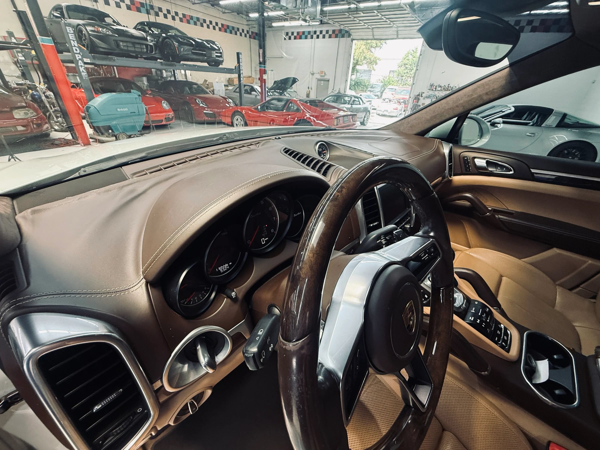 Used 2016 Porsche Cayenne AWD/4WD image 23