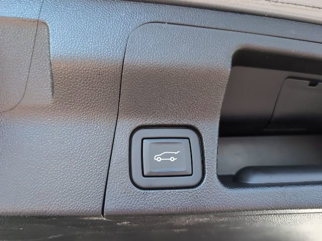 Used 2023 GMC Acadia SLE w/ Driver Convenience Package image 29