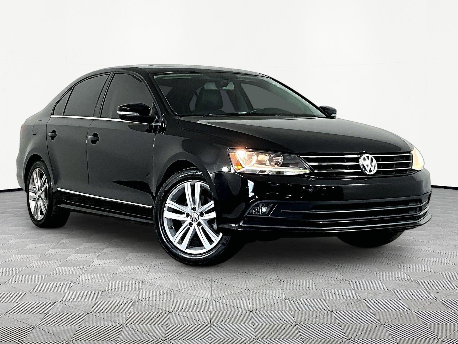 Used 2017 Volkswagen Jetta SEL FWD image 3