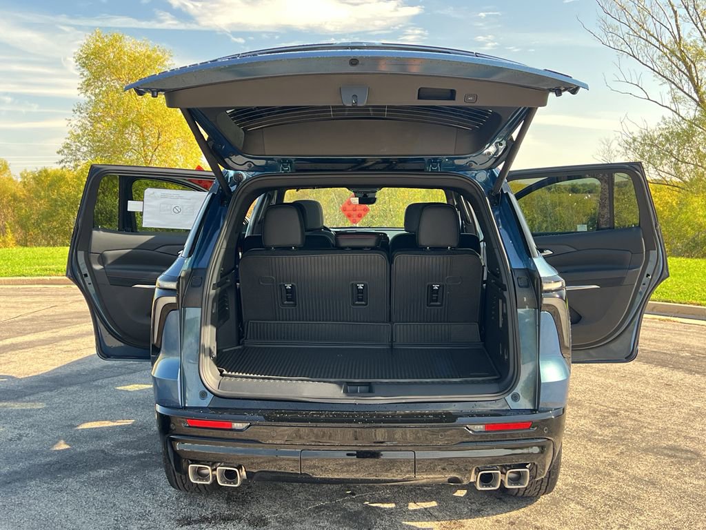 New 2026 Chevrolet Traverse RS w/ LPO, Floor Liner Package image 40