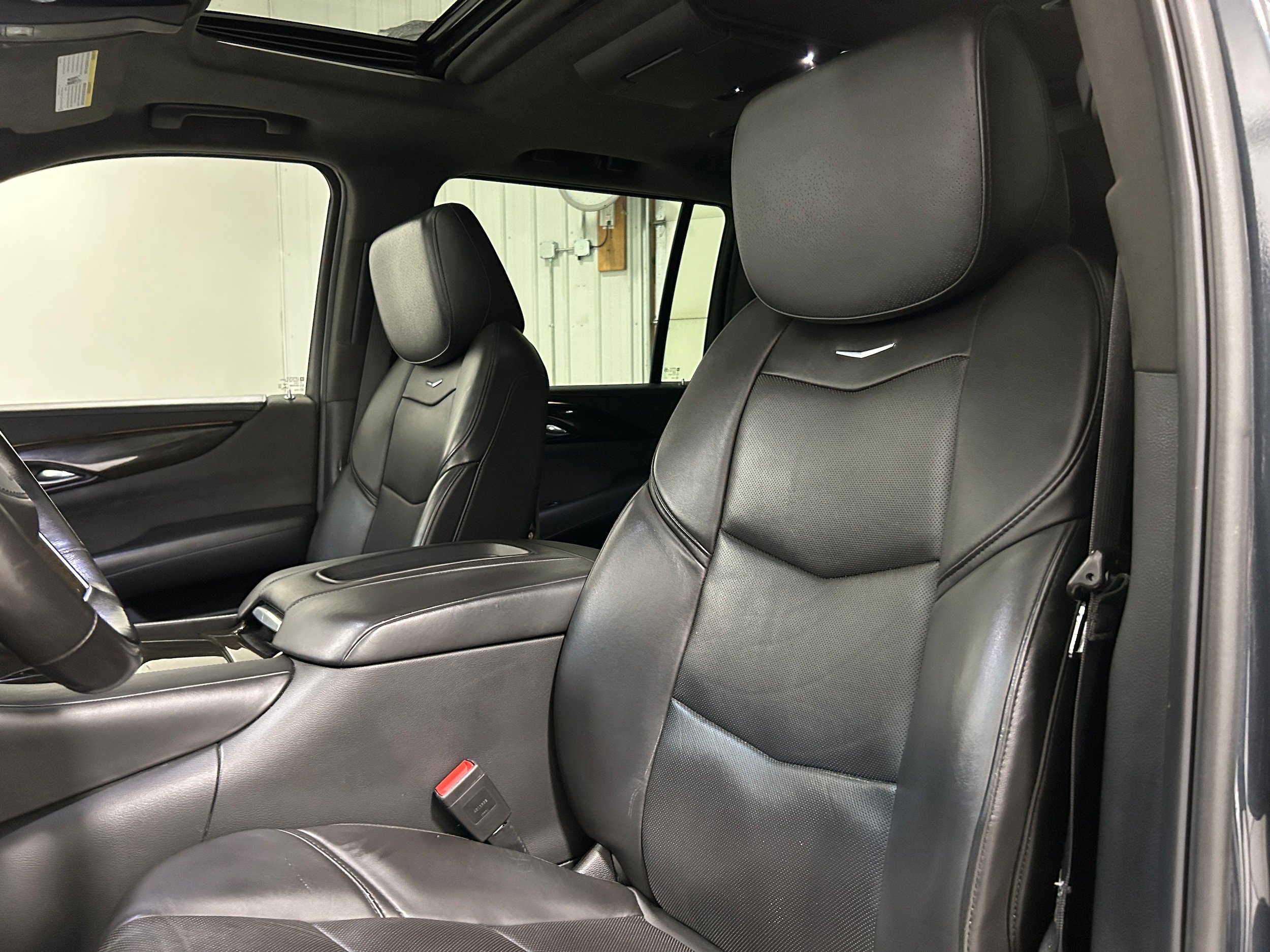 Used 2019 Cadillac Escalade ESV Platinum AWD/4WD image 28