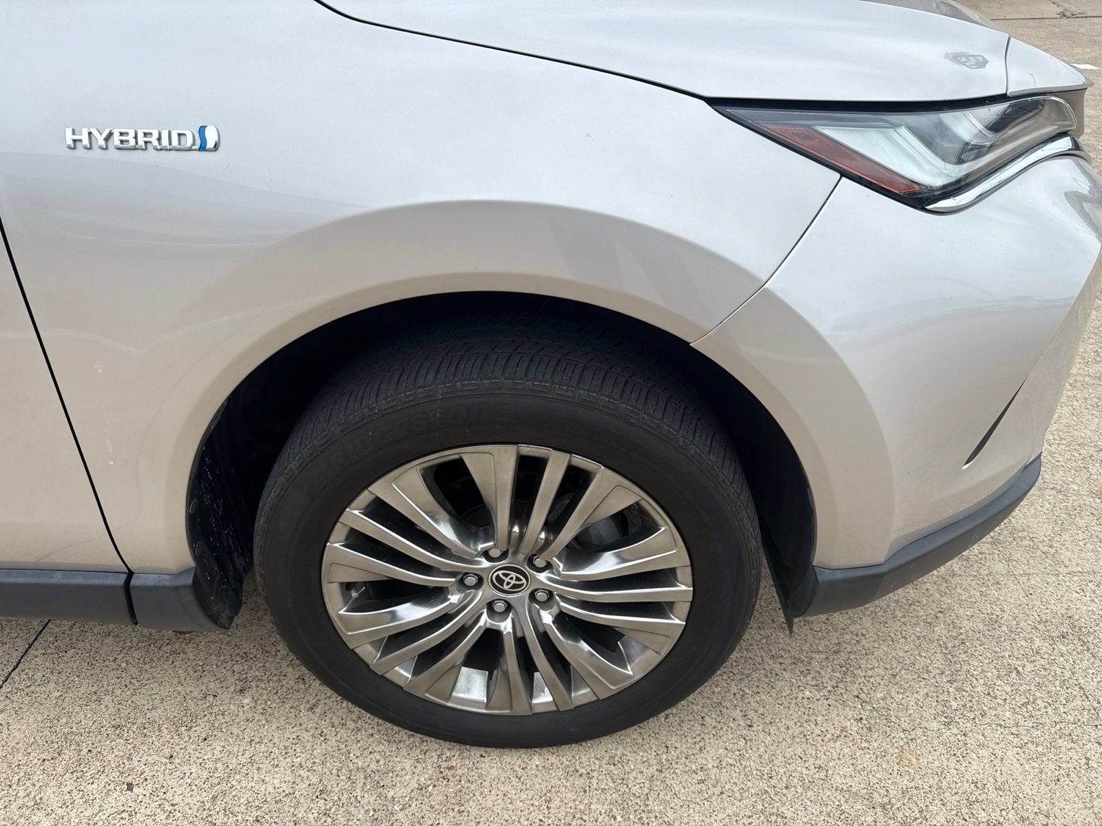 Used 2021 Toyota Venza Limited AWD/4WD image 5