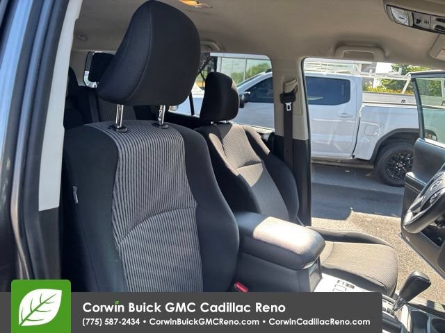 Used 2017 Toyota 4Runner SR5 AWD/4WD image 38