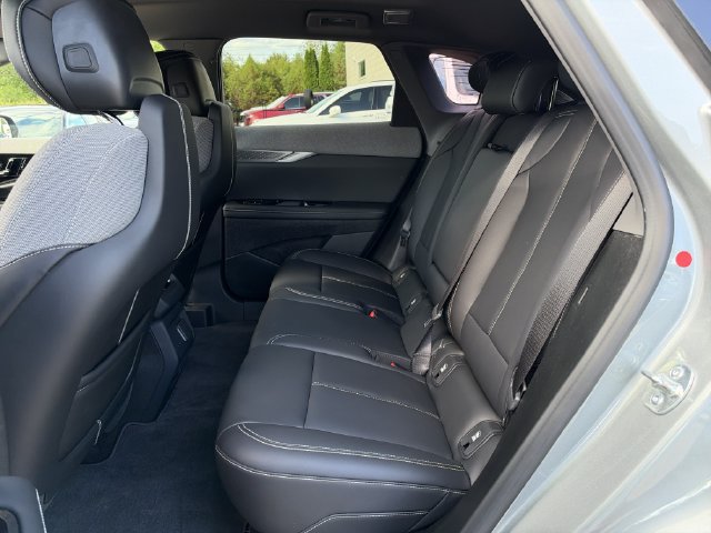 Certified 2025 Cadillac Optiq Luxury 1 AWD/4WD image 10