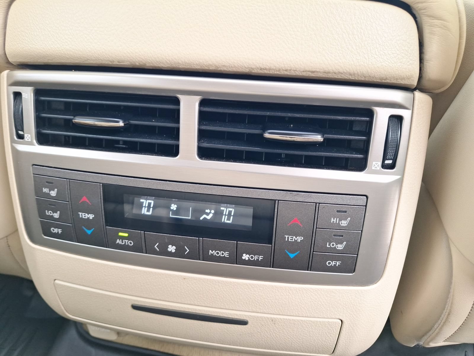 Used 2013 Lexus LX 570 4WD w/ Luxury Pkg image 33