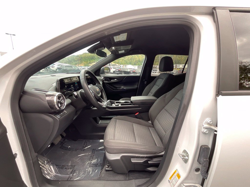 Used 2026 Chevrolet Equinox LT AWD/4WD image 9