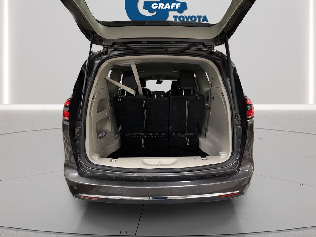Used 2023 Chrysler Pacifica Touring-L image 16