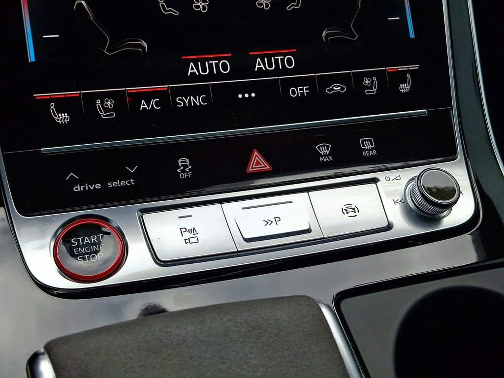 Certified 2024 Audi RS Q8 image 26