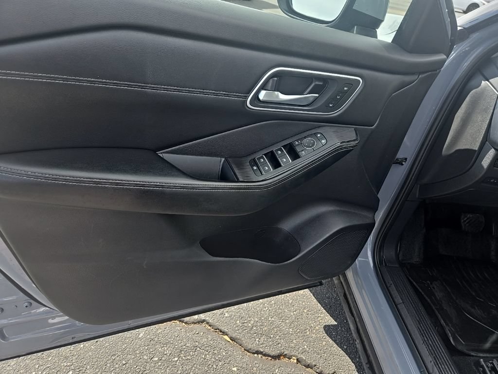 Used 2024 Nissan Rogue Platinum w/ Platinum Premium Package AWD/4WD image 9