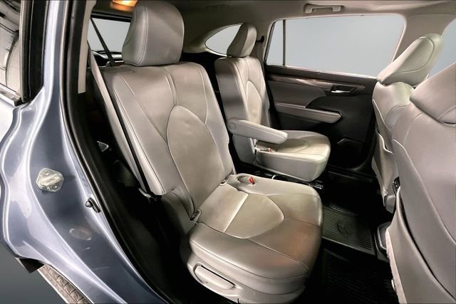 Used 2021 Toyota Highlander Limited AWD/4WD image 25