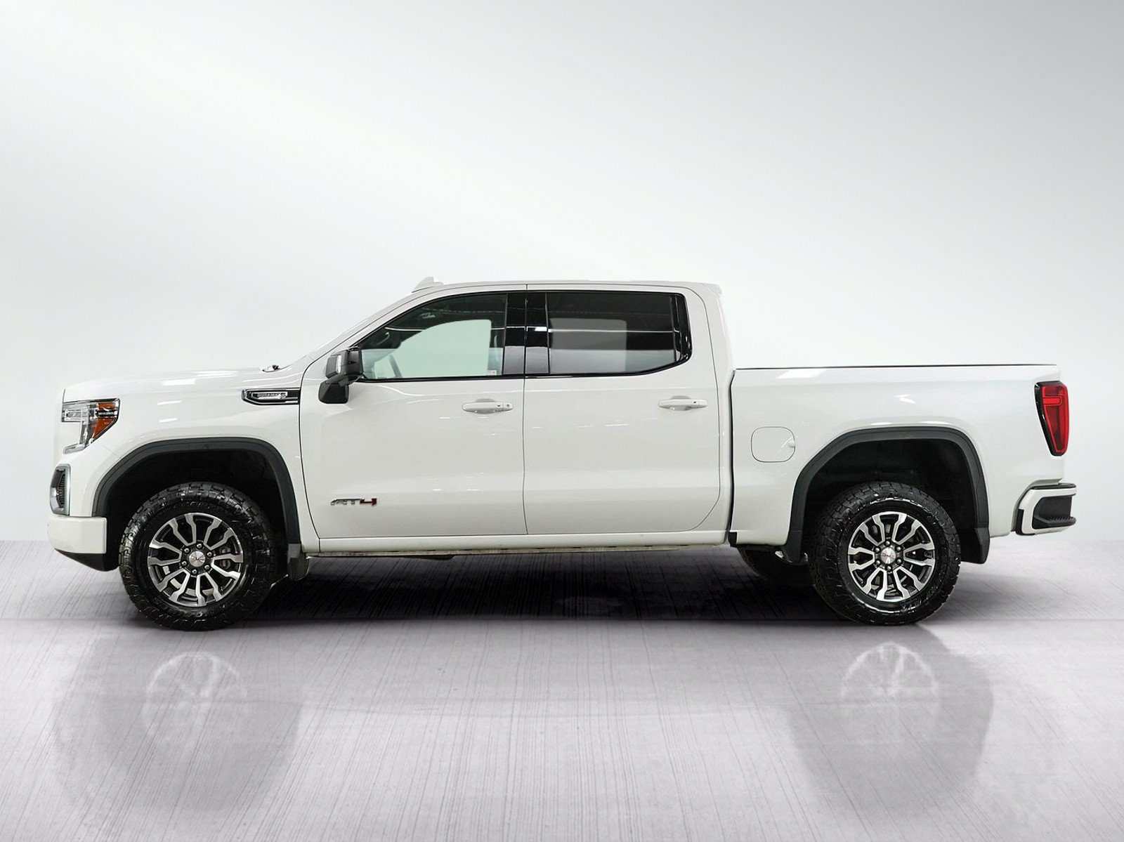 Used 2021 GMC Sierra 1500 AT4 w/ AT4 Value Package AWD/4WD image 2
