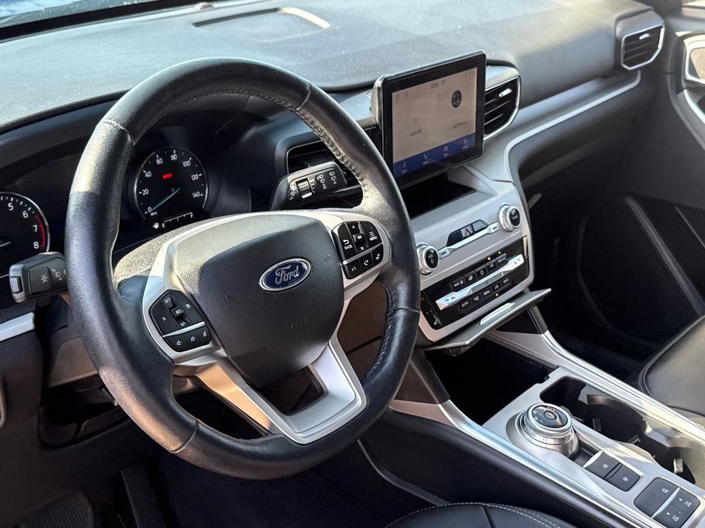 Used 2023 Ford Explorer XLT w/ Equipment Group 202A RWD image 18