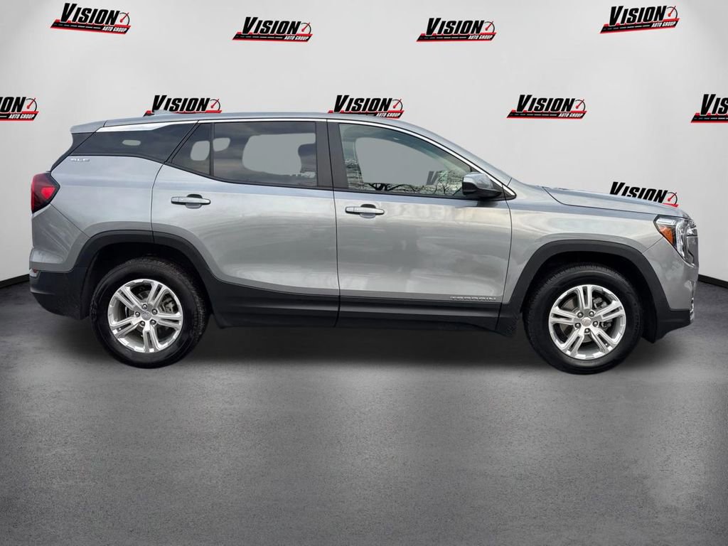 Used 2024 GMC Terrain SLE image 4