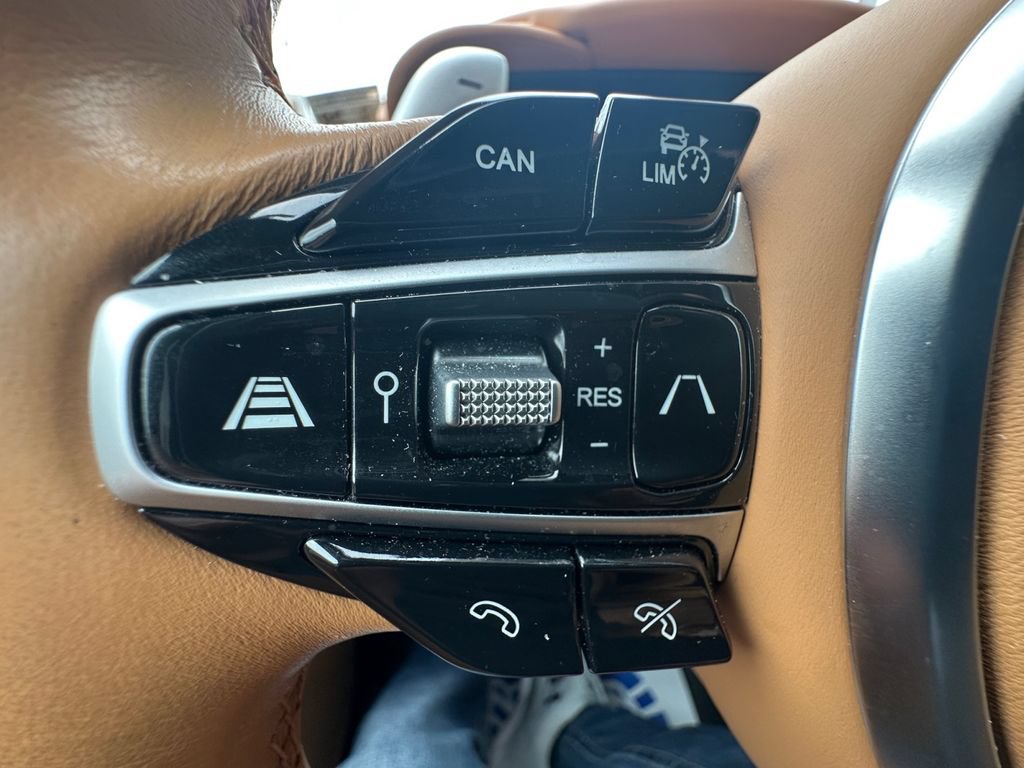 Used 2021 Aston Martin DBX AWD/4WD image 18