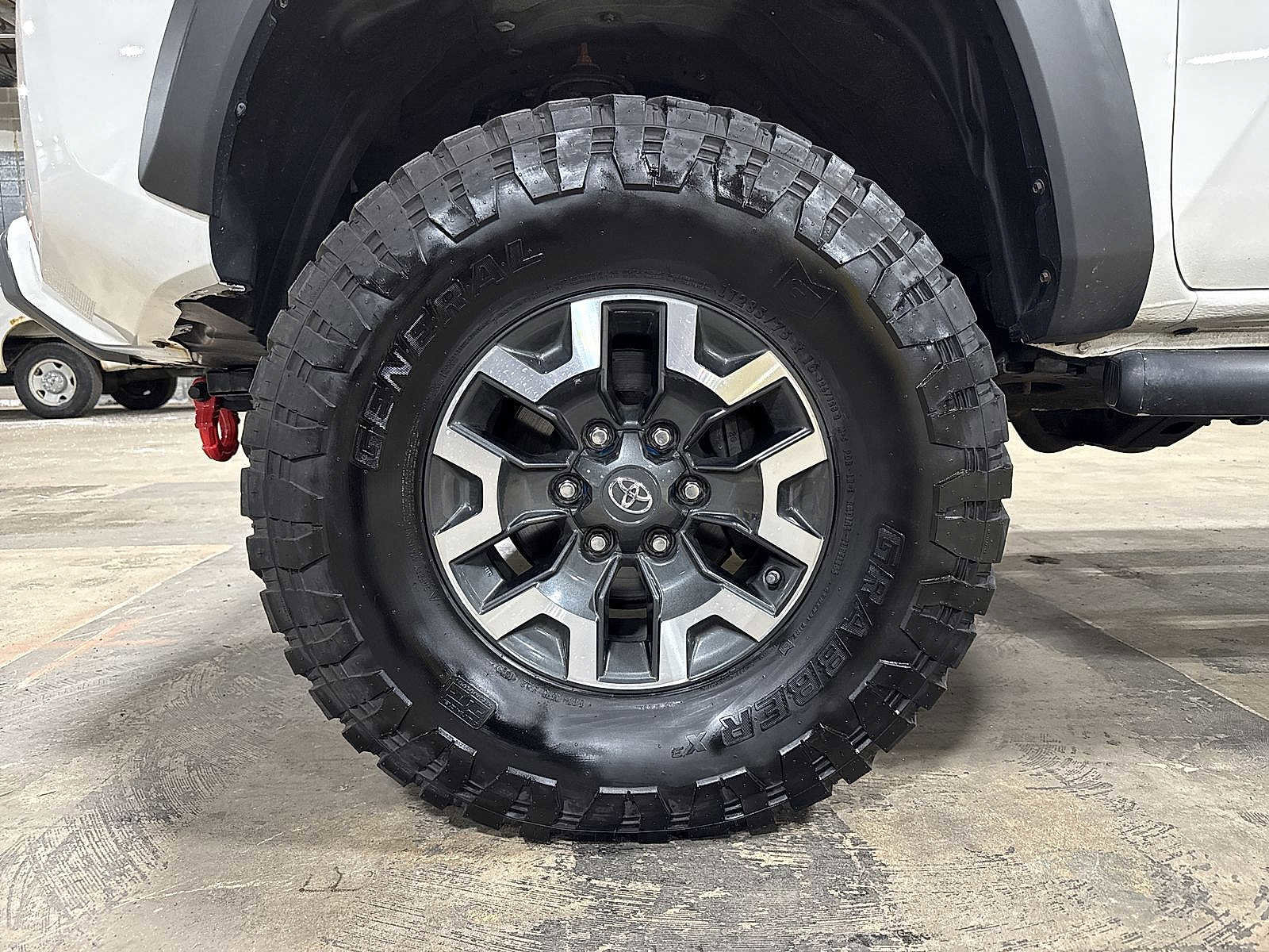 Used 2021 Toyota Tacoma TRD Off-Road image 10