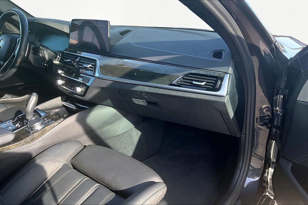 Used 2023 BMW 530e xDrive 530e iPerformance w/ Premium Package image 17