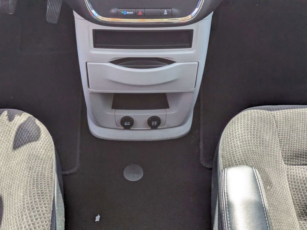 Used 2018 Dodge Grand Caravan SE w/ UConnect Hands-Free Group image 20