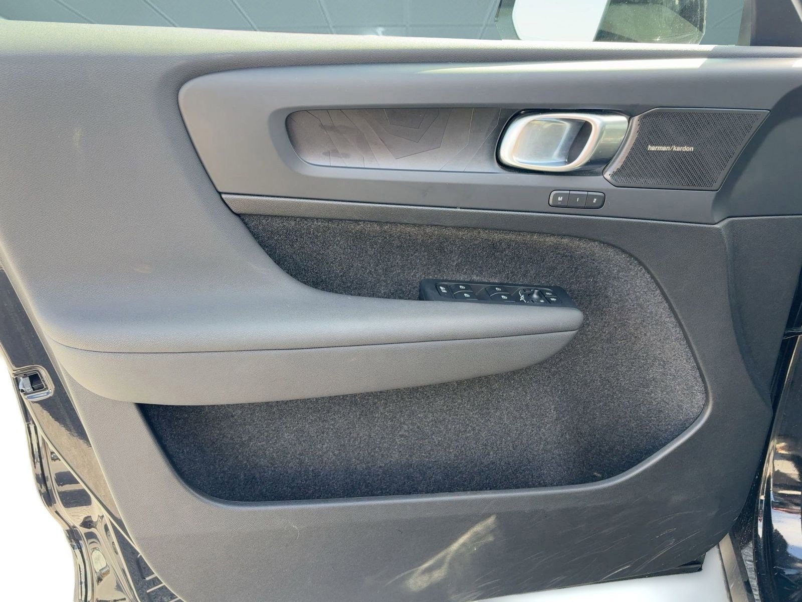 Certified 2025 Volvo EC40 Ultra image 19