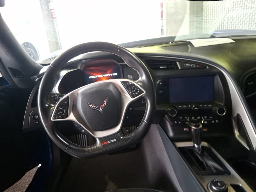 Used 2015 Chevrolet Corvette Z06 w/ 3LZ Preferred Equipment Group RWD image 12