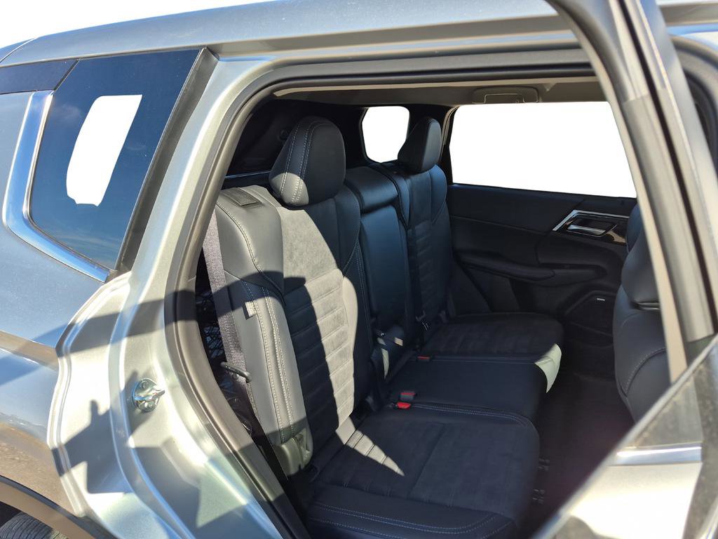 New 2026 Mitsubishi Outlander SE image 31