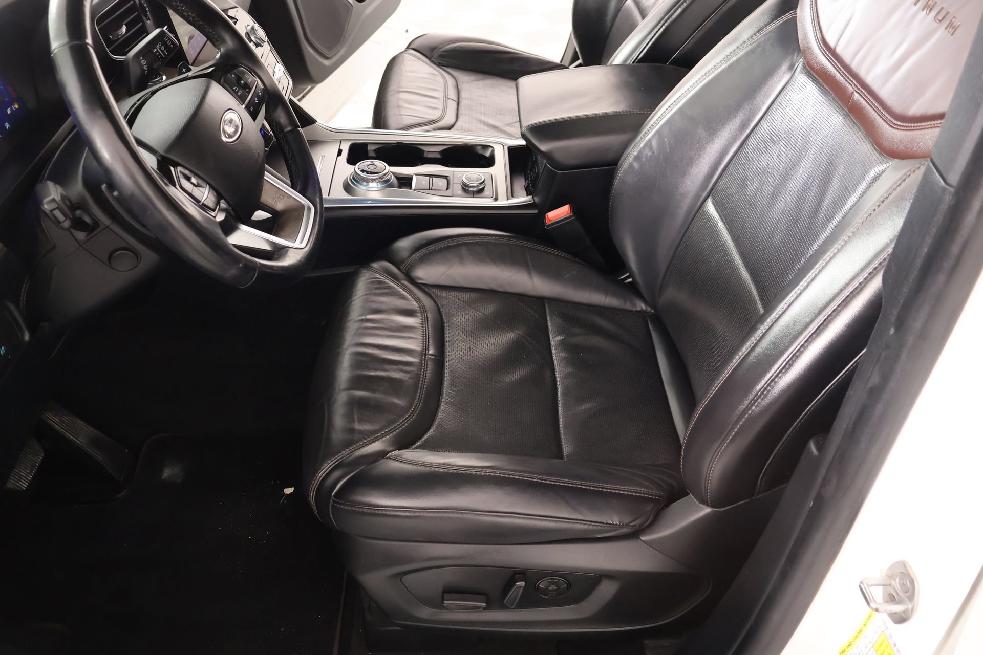 Used 2021 Ford Explorer Platinum w/ Equipment Group 601A AWD/4WD image 12