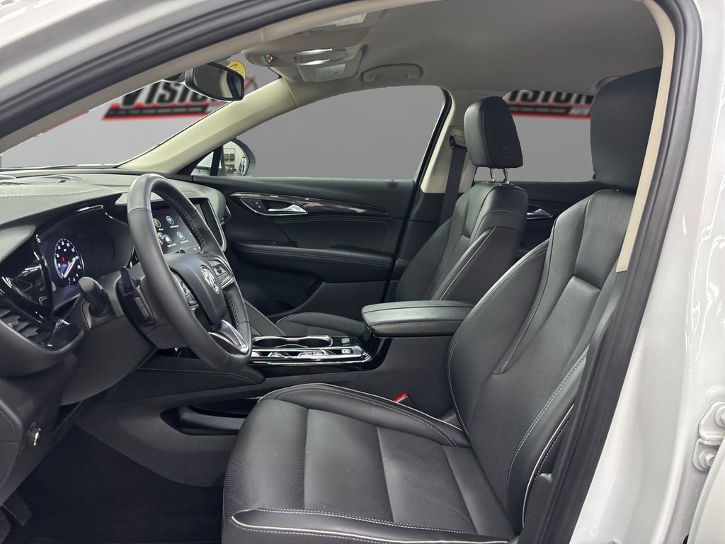Used 2023 Buick Envision Essence image 9