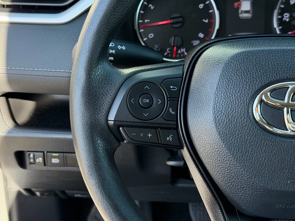 Used 2022 Toyota RAV4 LE image 21