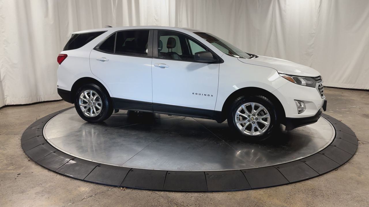 Used 2020 Chevrolet Equinox LS w/ LS Convenience Package image 2