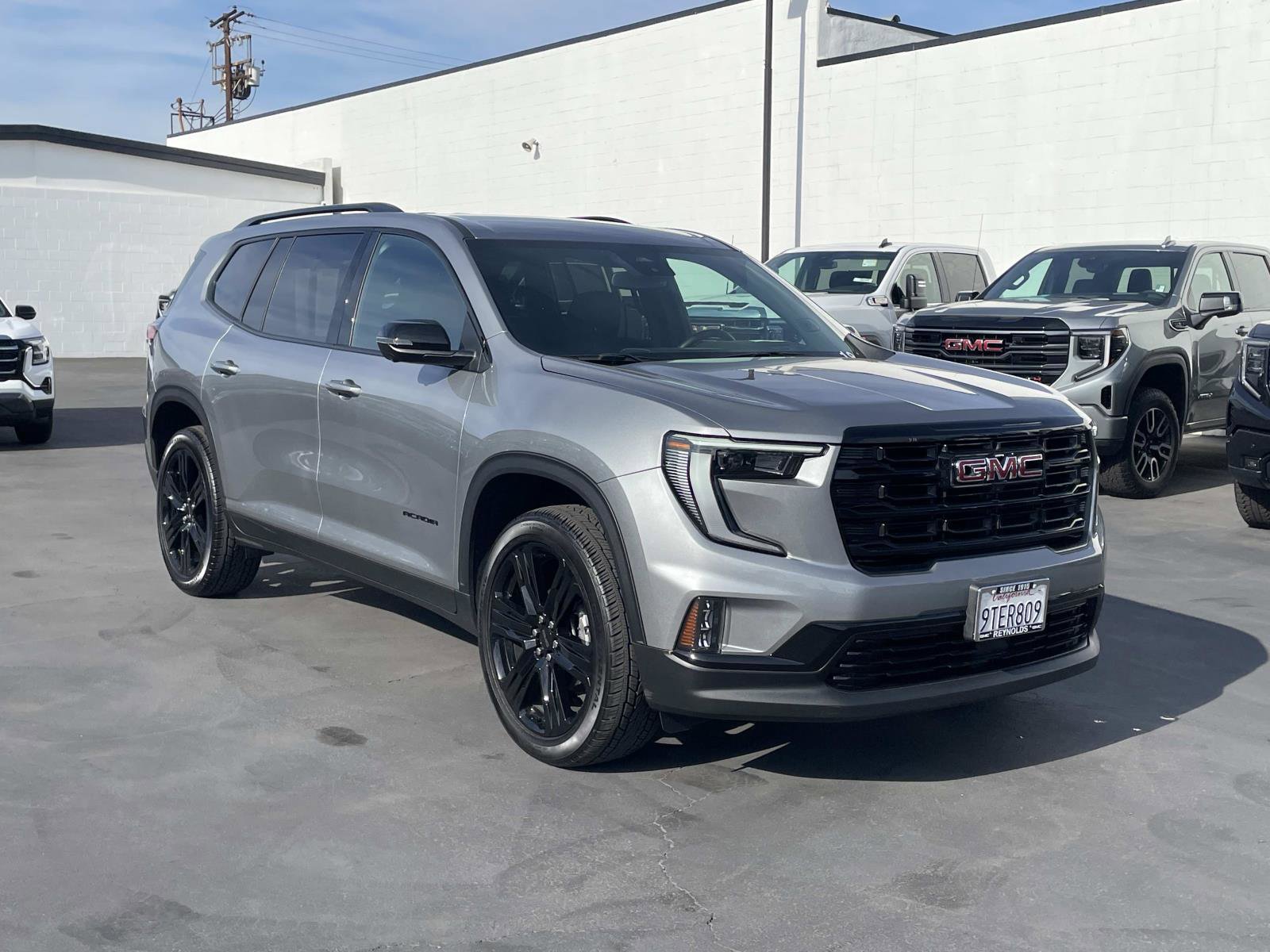 Used 2025 GMC Acadia Elevation w/ Elevation Premium Package image 3