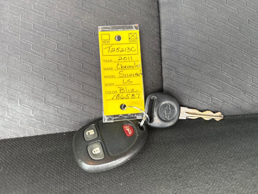 Used 2011 Chevrolet Silverado 1500 LS image 31