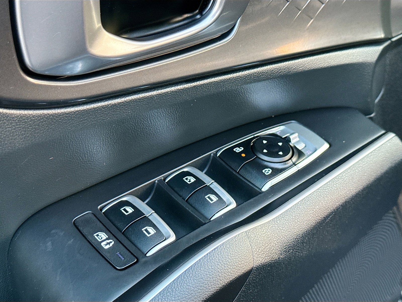 Used 2025 Kia Sorento S w/ Panoramic Sunroof Package image 8