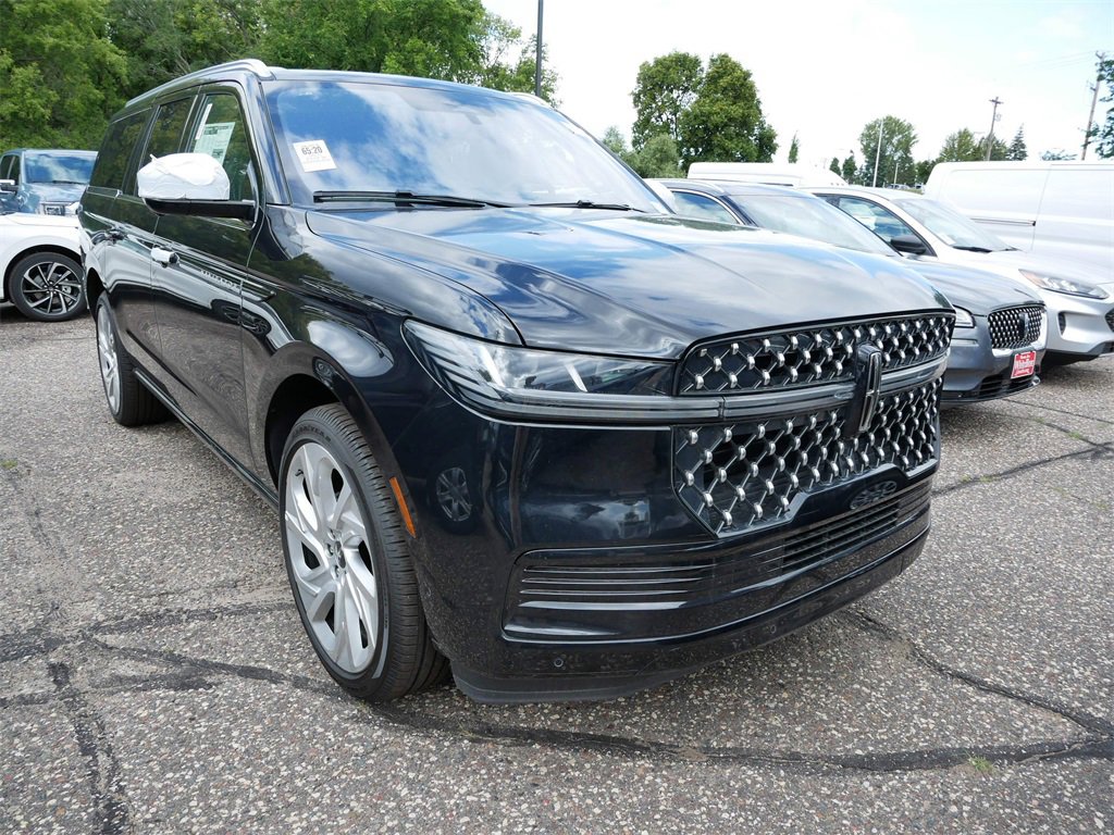 Used 2025 Lincoln Navigator L Black Label image 3