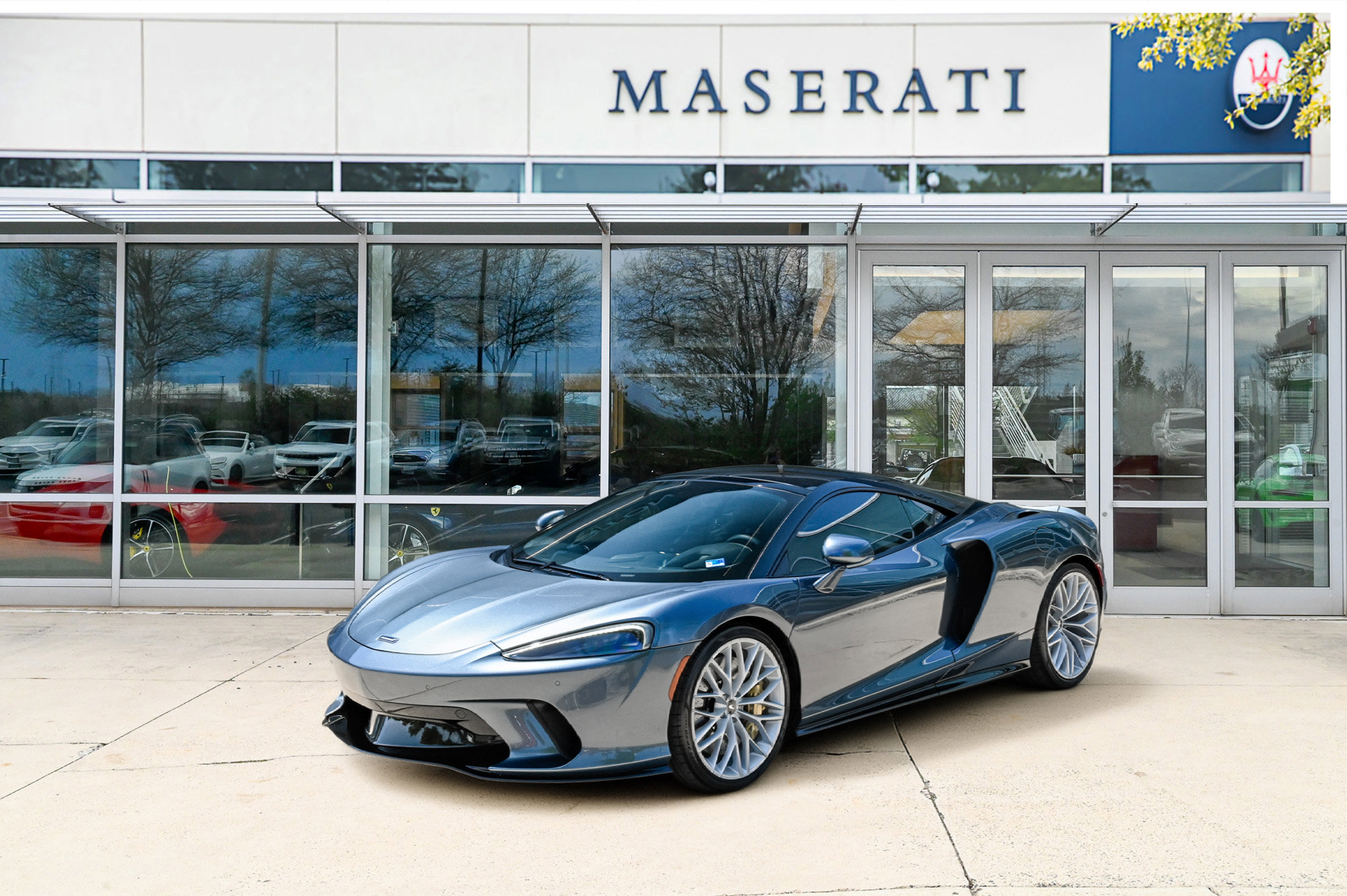 Used 2023 McLaren GT RWD image 1