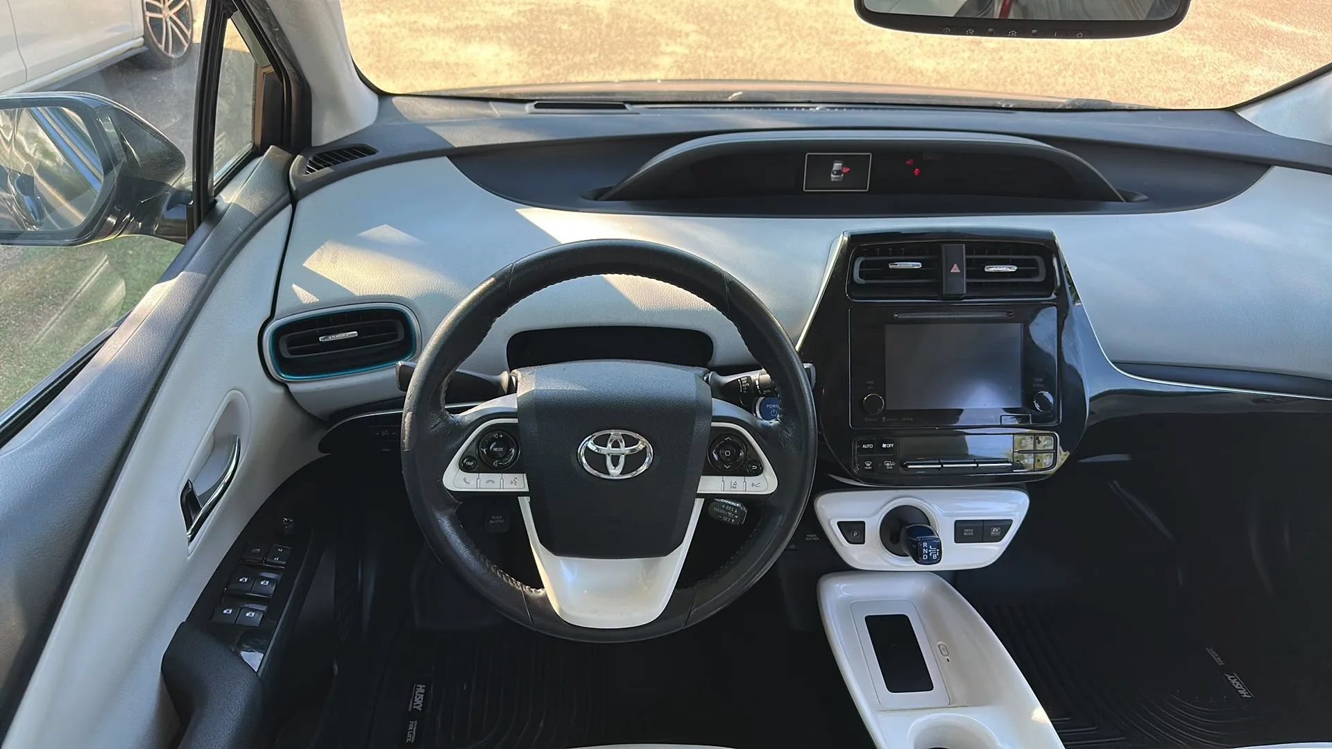 Used 2017 Toyota Prius Four w/ Advanced Technology Package FWD image 26