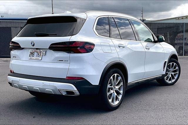 Used 2025 BMW X5 sDrive40i w/ Premium Package image 2