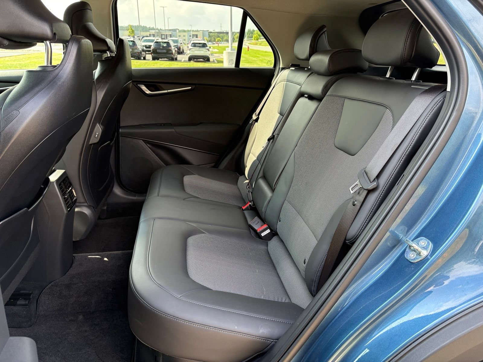 Used 2025 Kia Niro EX FWD image 32