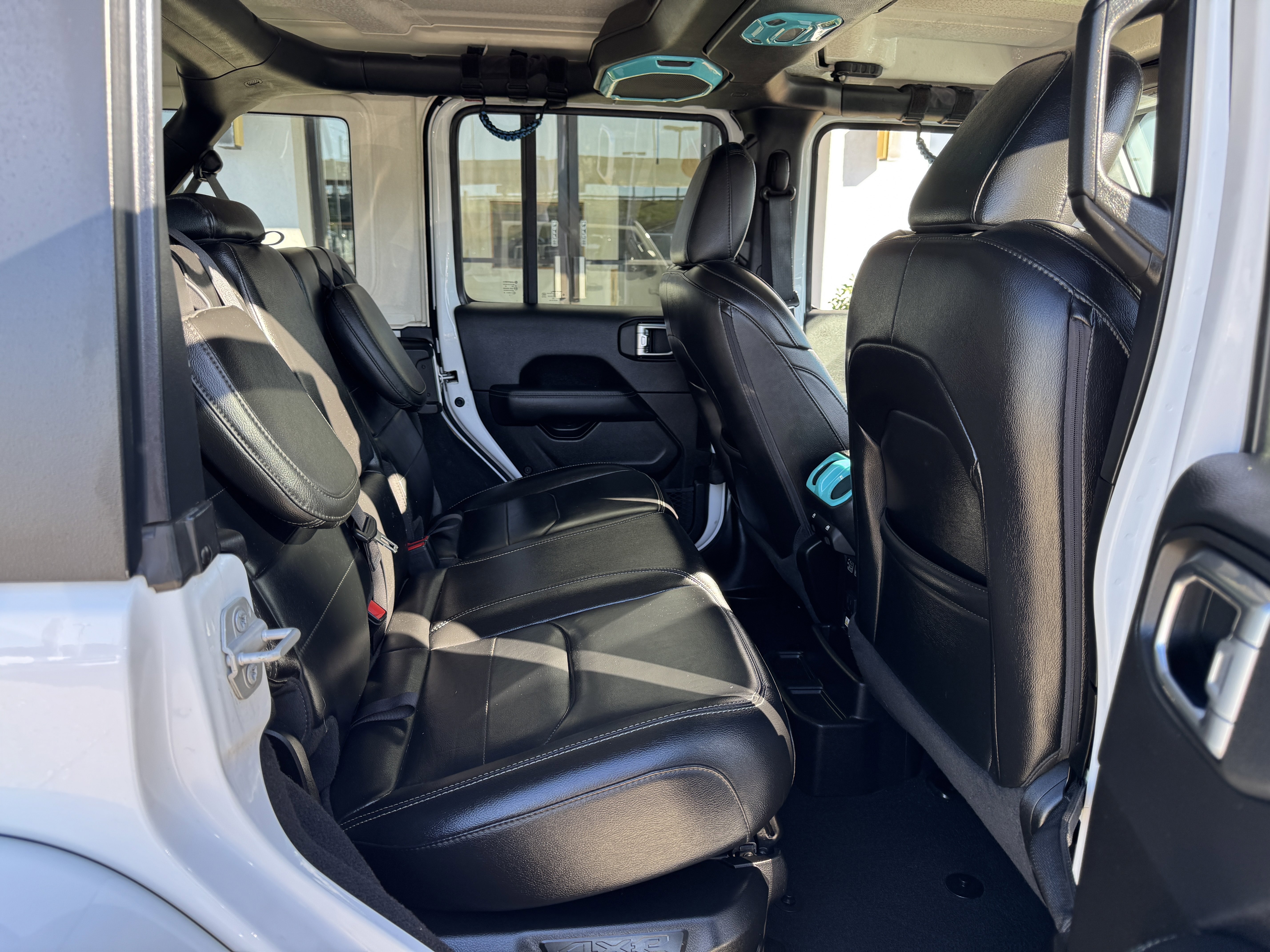 Used 2022 Jeep Wrangler Unlimited Sahara w/ Cold Weather Group image 26