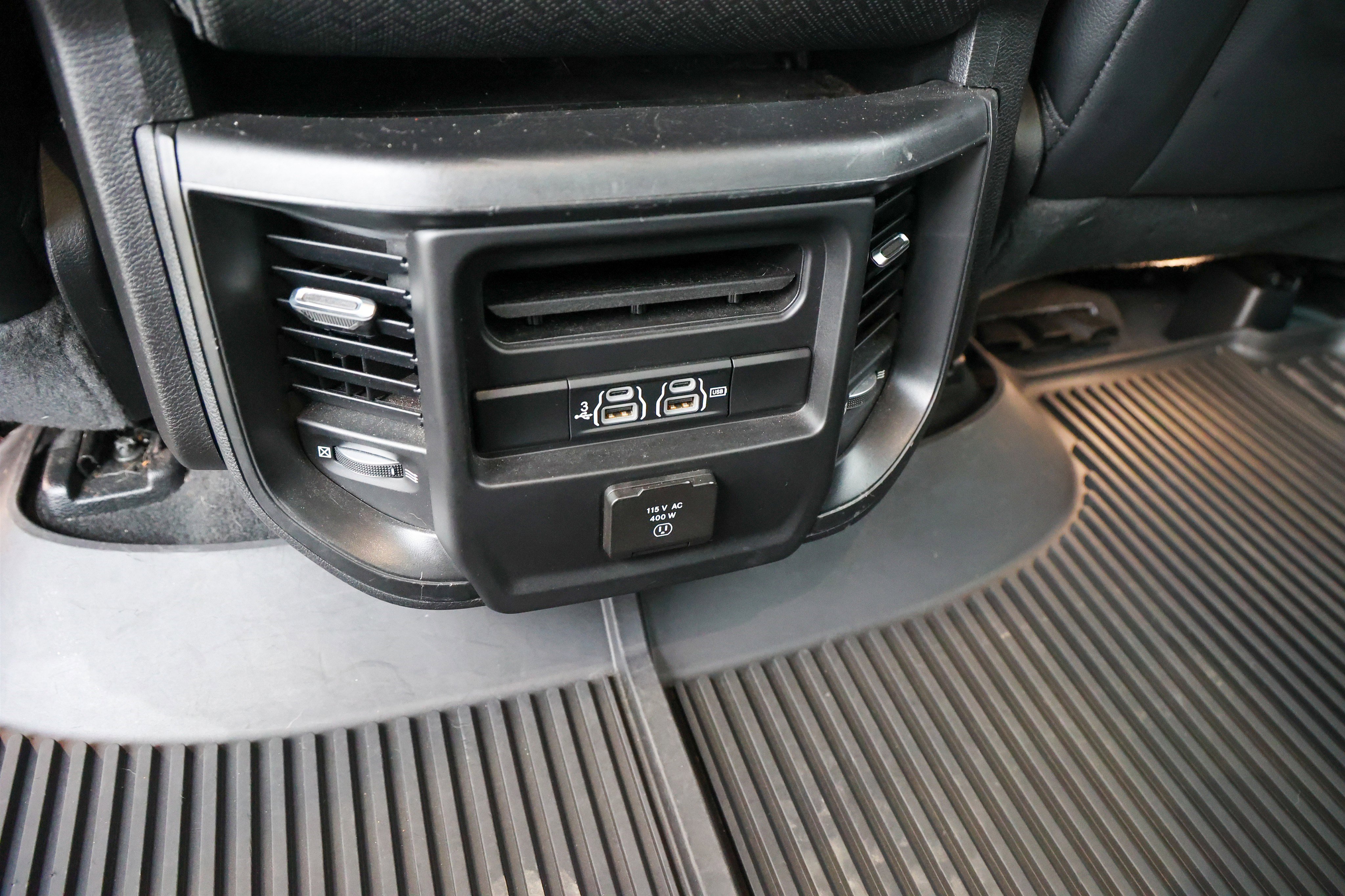 Used 2019 RAM 1500 Laramie AWD/4WD image 40