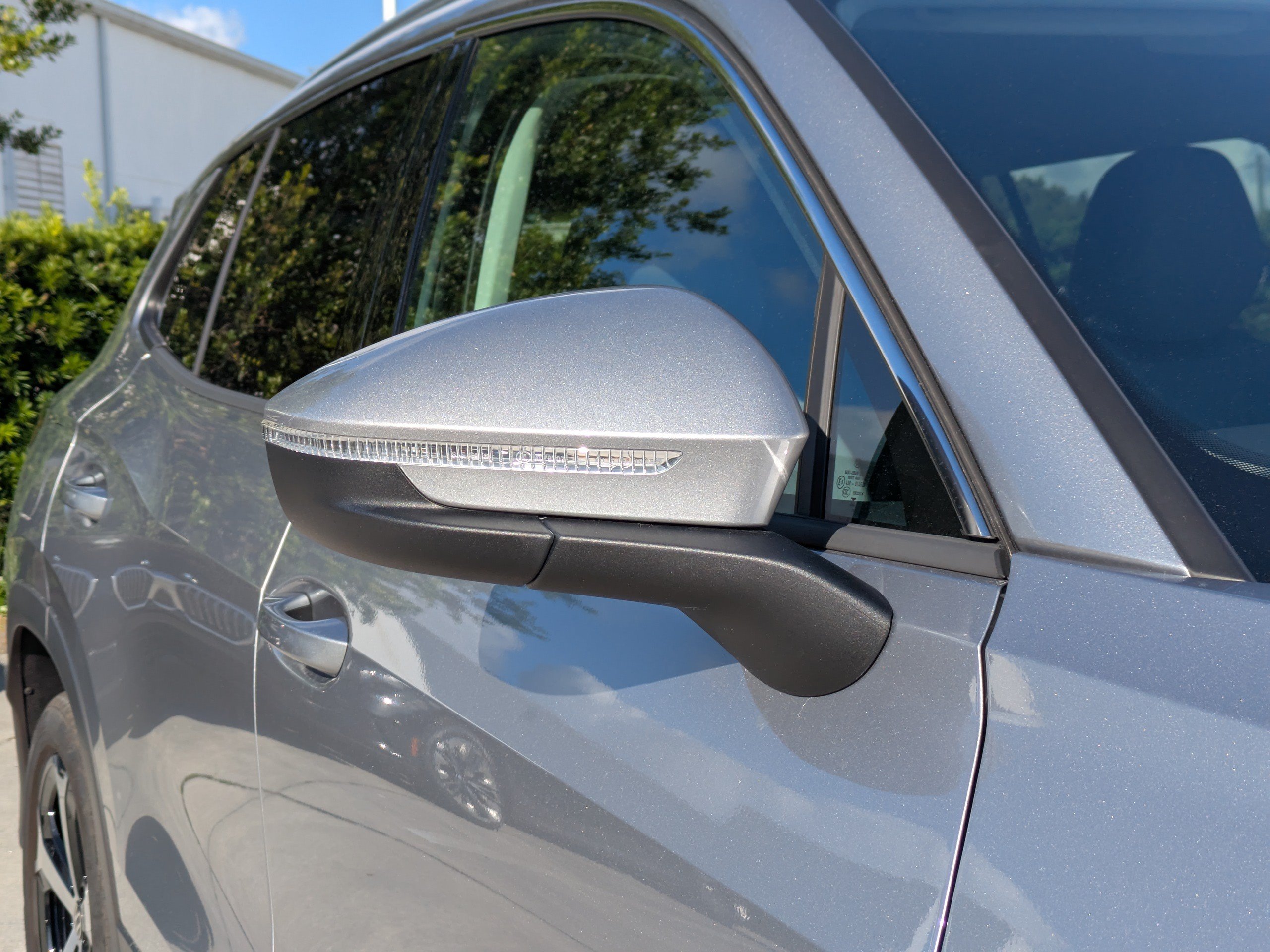 Certified 2025 Volkswagen Tiguan SE FWD image 11