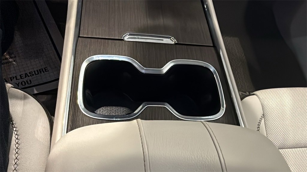 Used 2024 GMC Acadia Denali image 31