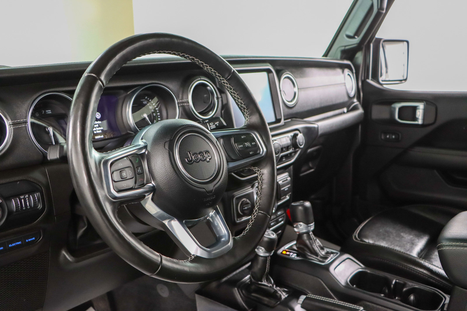 Used 2022 Jeep Wrangler Unlimited Sahara w/ Cold Weather Group image 24