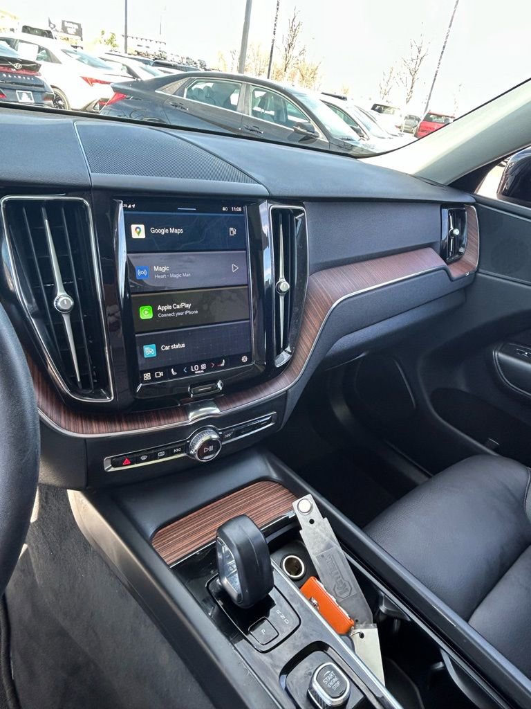 Used 2023 Volvo XC60 B5 Plus image 12